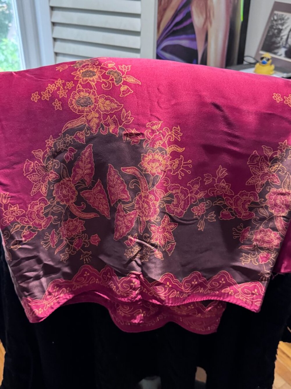 ✨❤️ Rare Vintage Victoria's Secret Floral Shawl Wrap – Timeless Elegance ❤️✨ - Picture 2 of 16